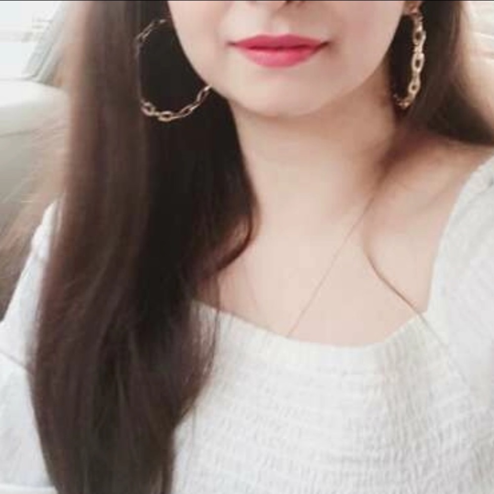 Gold chain link hoop earrings - Picture 2 of 3